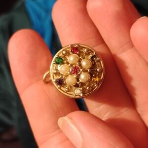 Dime holder (change not included) missing one stone